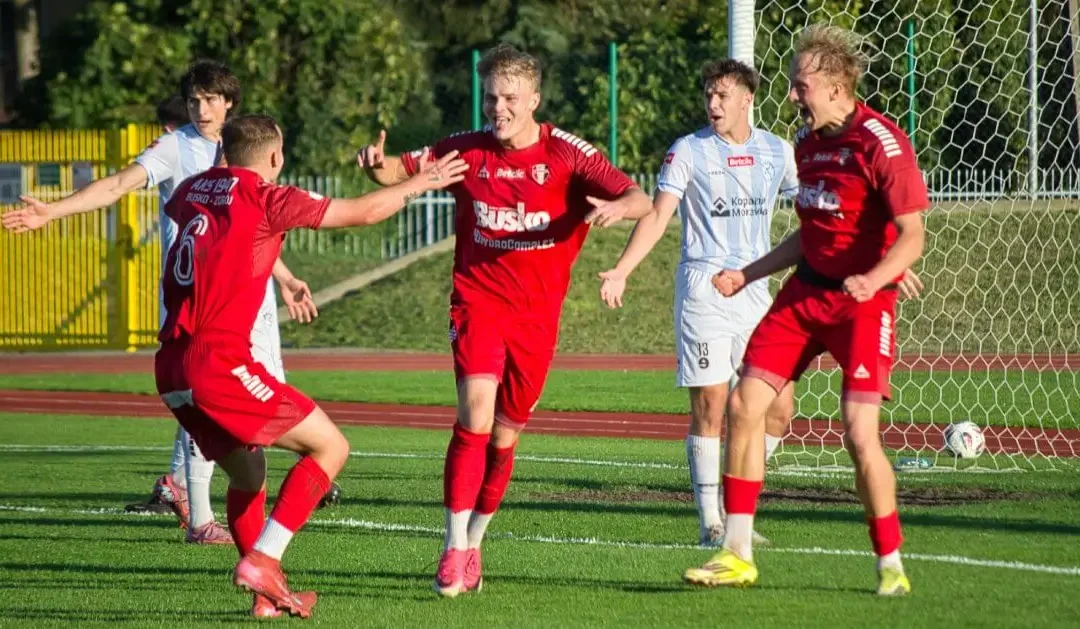 AKS 1947 Busko-Zdrój wygrywa 2:1 po golu w doliczonym czasie