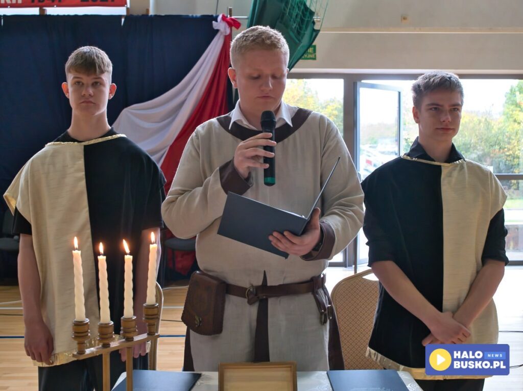 Dzień Edukacji Narodowej i ślubowanie pierwszoklasistów w ZSTiO P1199136