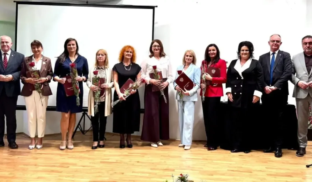 W Busku-Zdroju doceniono pracę nauczycieli. Wręczono nagrody i wyróżnienia