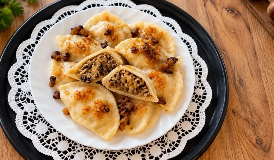 Sezon grzybowy w Cechowej. Domowe pierogi z kapustą i grzybami
