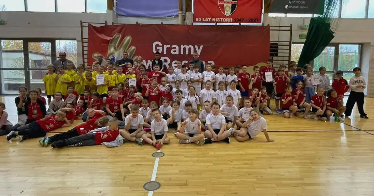 Turniej „Gramy w Ręczną” w Busku-Zdroju zgromadził 10 drużyn