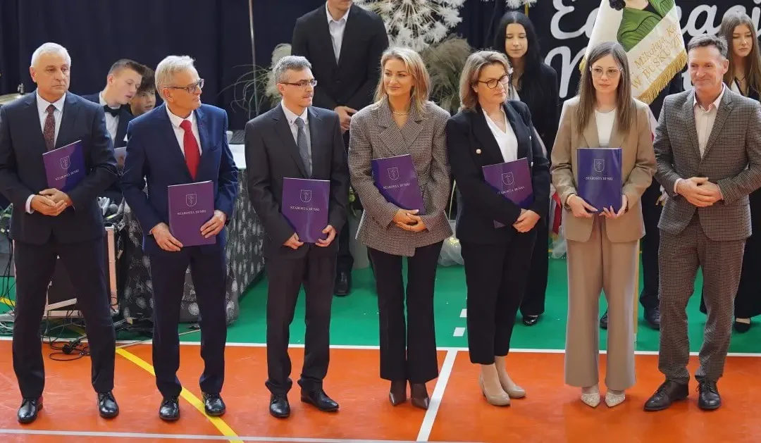 Ślubowanie pierwszoklasistów i Dzień Edukacji Narodowej w buskim Koperniku