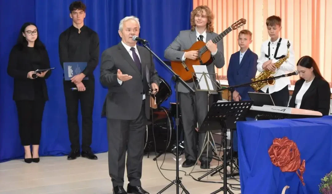 Dzień Edukacji Narodowej w ZST-I w Busku-Zdroju. Wręczono nagrody nauczycielom.