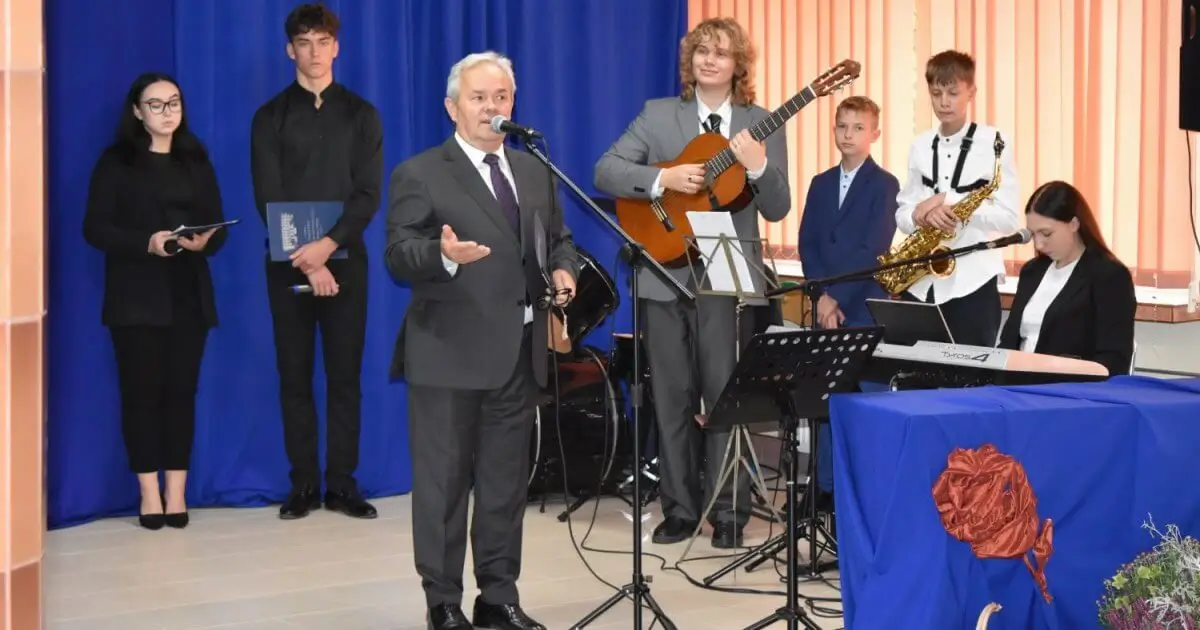 Dzień Edukacji Narodowej w ZST-I w Busku-Zdroju. Wręczono nagrody nauczycielom
