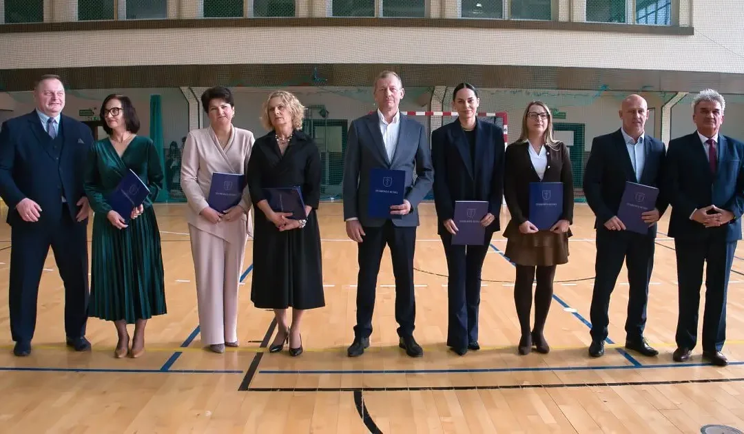 Dzień Edukacji Narodowej i ślubowanie pierwszoklasistów w ZSTiO w Busku-Zdroju.