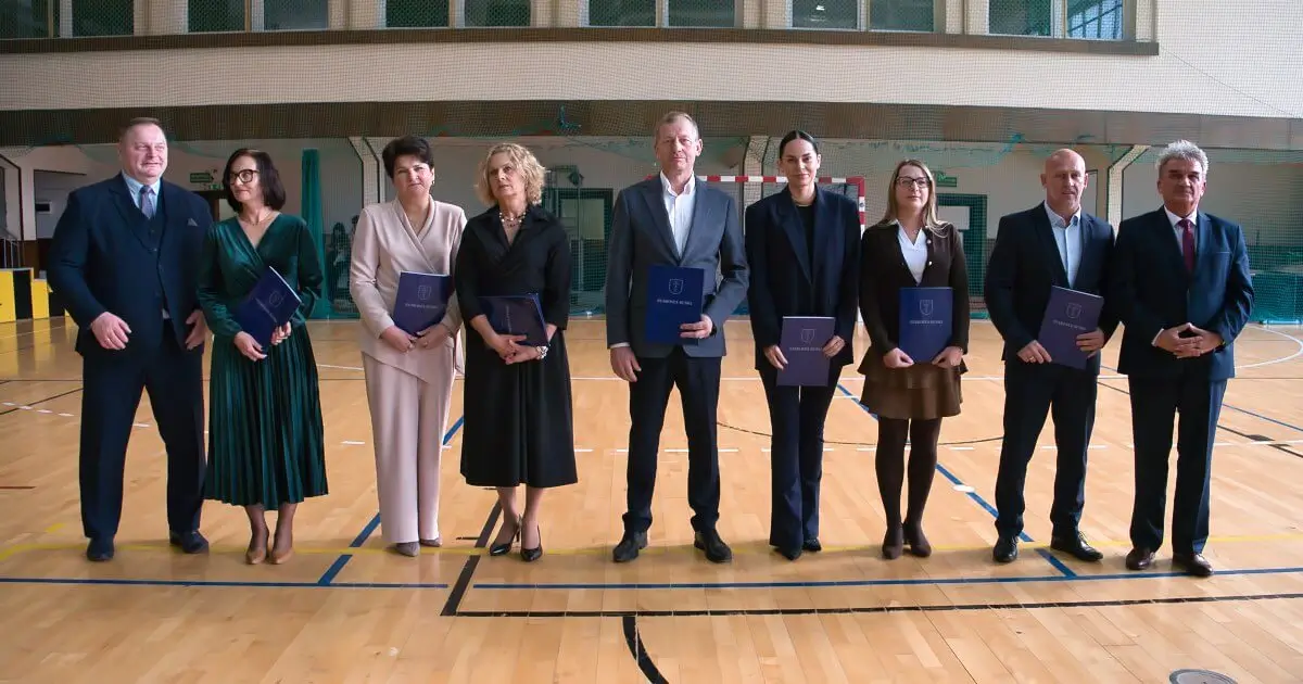 Dzień Edukacji Narodowej i ślubowanie pierwszoklasistów w ZSTiO w Busku-Zdroju.
